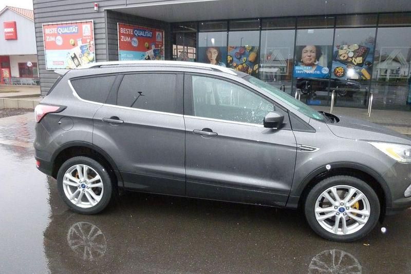 Gebraucht Ford Kuga Cool & Connect 150 PS (110 kW) 2017 Grau SUV