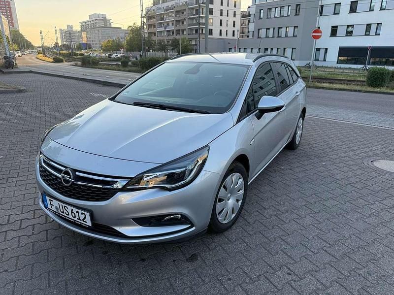 Silber Gebraucht 2018 Opel Astra Kombi | 10.900 € (Fairer Preis) - Bild 1/4