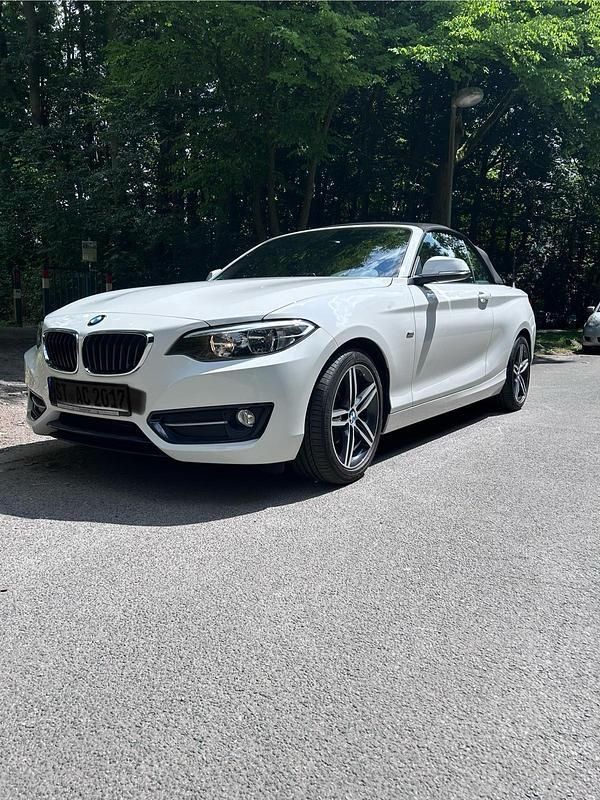 Weiß Gebraucht 2017 BMW 218 Sport Line Cabrio | 21.000 € (Etwas zu teuer) - Bild 1/4