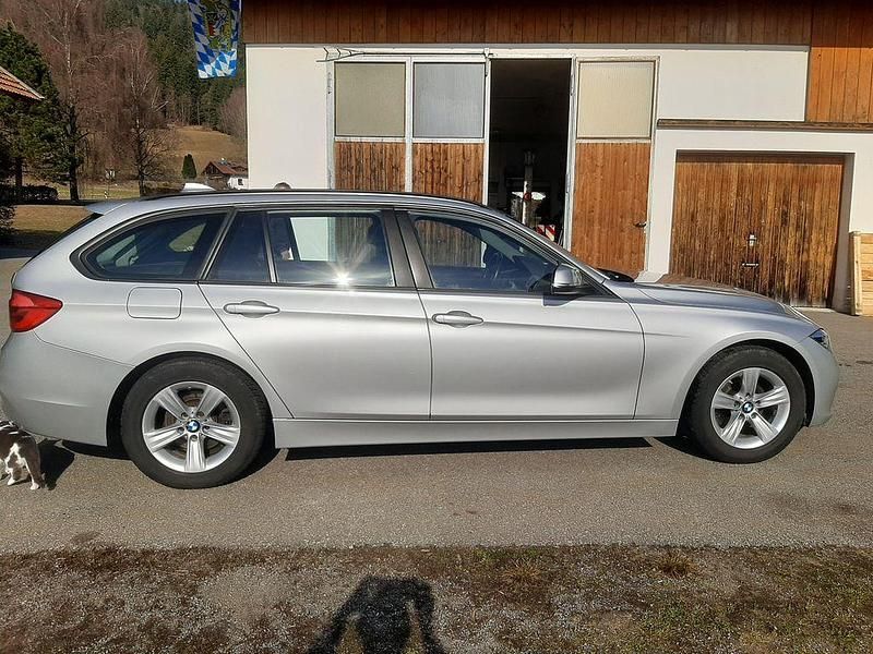 Gebraucht BMW 320 190 PS (139 kW) 2019 Silber Kombi