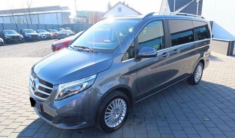 Grau Gebraucht 2016 Mercedes V250 Avantgarde Edition Van / Kleinbus | 35.500 € (Fairer Preis) - Bild 1/4