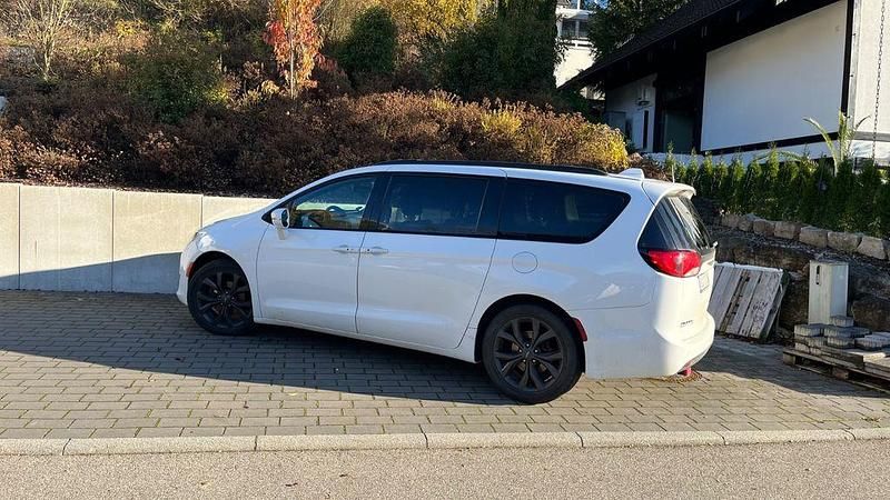 Gebraucht Chrysler Pacifica 287 PS (211 kW) 2018 Weiß Van / Kleinbus