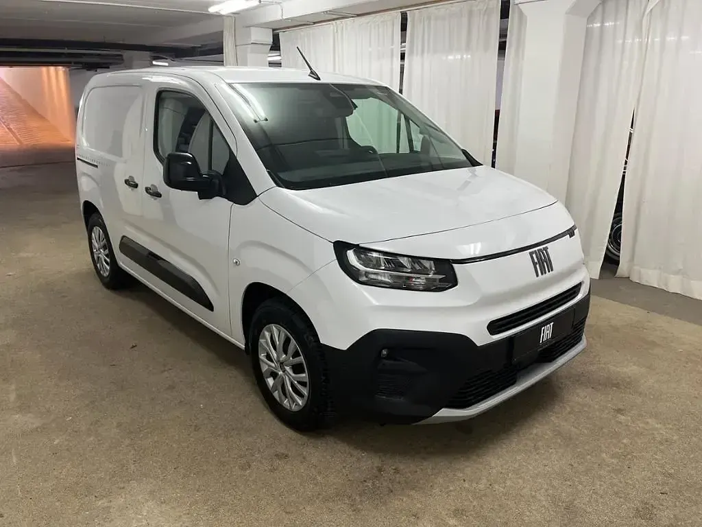 Neu Fiat Doblò 131 PS (96 kW) 2026 Weiß Van / Kleinbus
