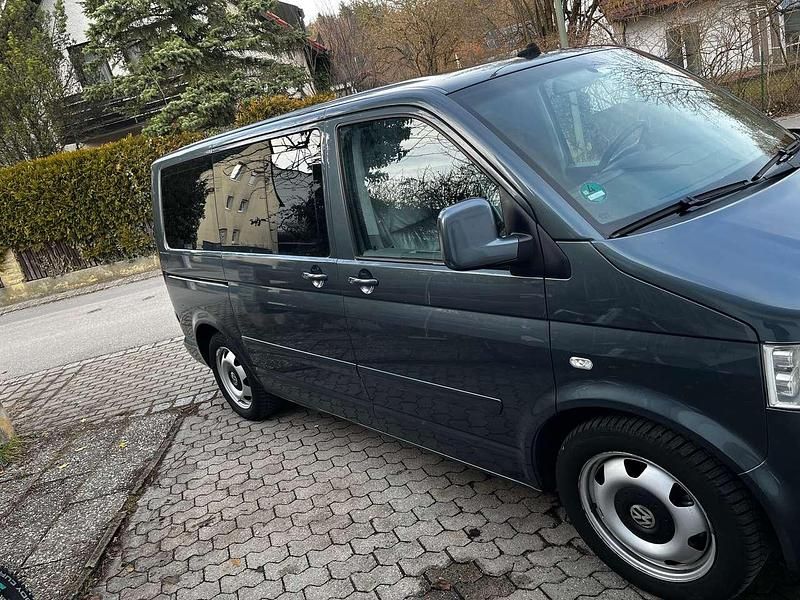 Begagnad VW Multivan 235 HK (172 kW) 2004 Grå Minibuss