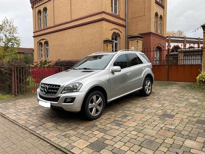 Gebraucht 2010 Mercedes ML350 SUV | 8.900 € (Guter Preis) - Bild 1/4