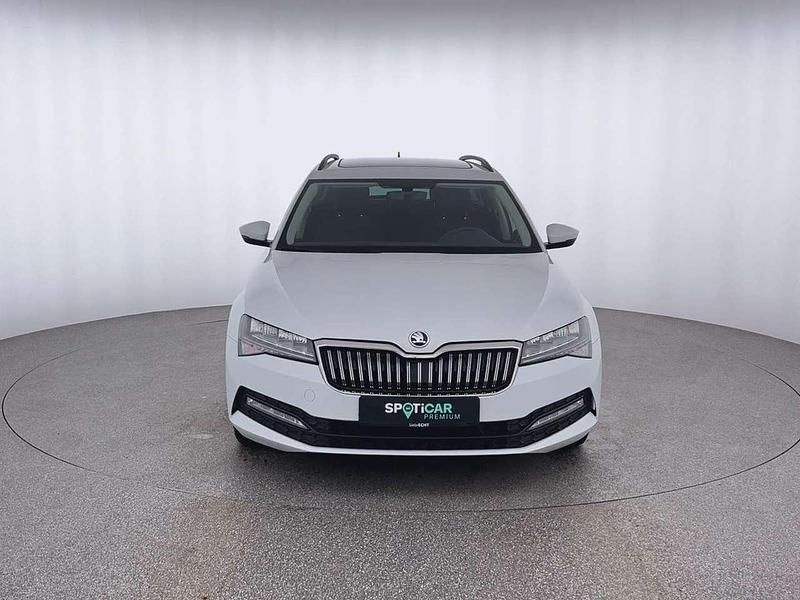 Gebraucht Skoda Superb Ambition 150 PS (110 kW) 2022 Weiß Kombi