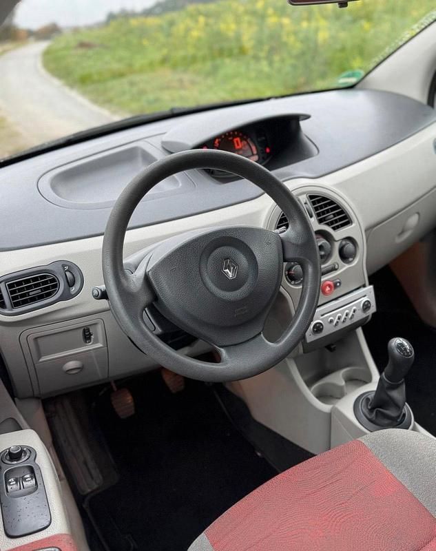 Gebraucht Renault Modus 75 PS (55 kW) 2005 Silber Van / Kleinbus