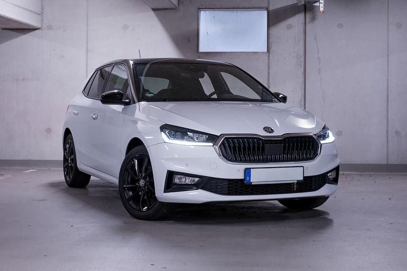 Weiß Gebraucht 2022 Skoda Fabia Ambition Kleinwagen | 19.499 € (Fairer Preis) - Bild 1/4