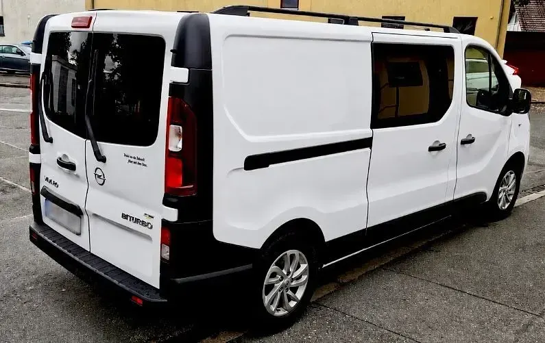 Używany Opel Vivaro 120 KM (88 kW) 2015 Biały Minivan