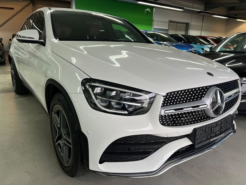 Weiß Gebraucht 2020 Mercedes GLC200 AMG line SUV | 39.898 € (Etwas zu teuer) - Bild 1/4