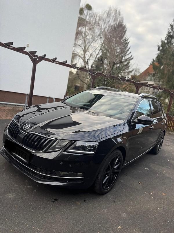 Schwarz Gebraucht 2018 Skoda Octavia Style Kombi | 11.950 € (Fairer Preis) - Bild 1/4