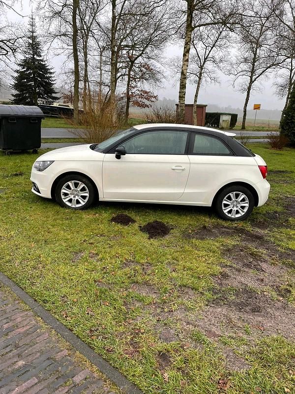 Weiß Gebraucht 2011 Audi A1 Kleinwagen | 5.800 € (Fairer Preis) - Bild 1/4