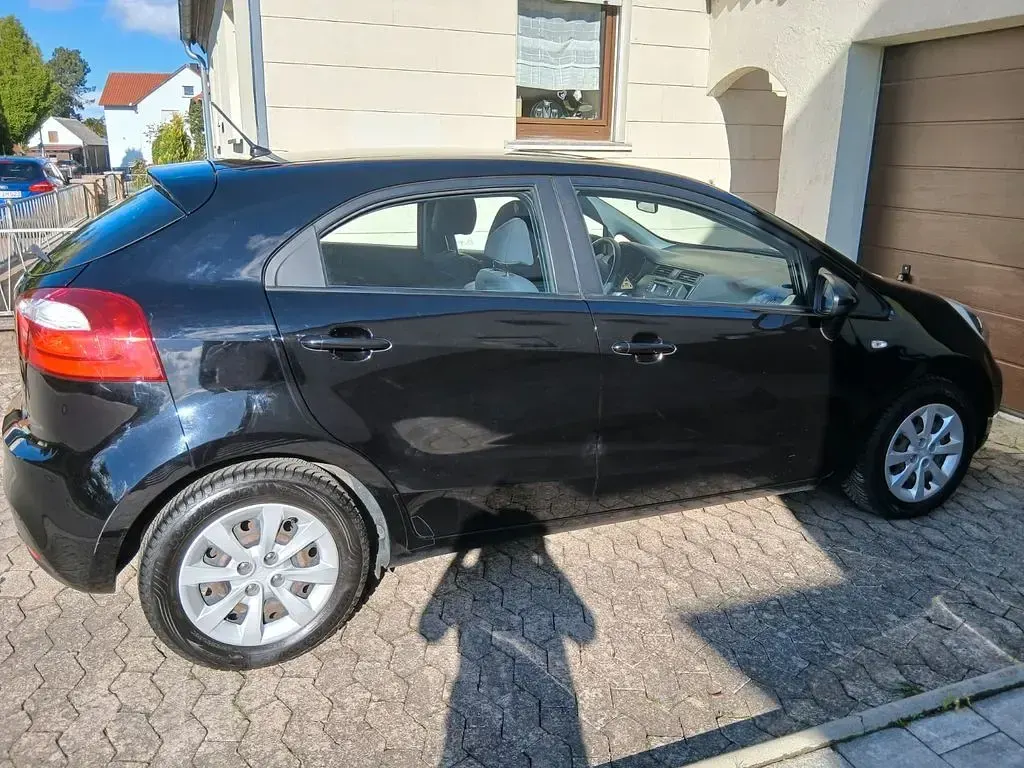Gebraucht Kia Rio Spirit 86 PS (63 kW) 2011 Schwarz Limousine