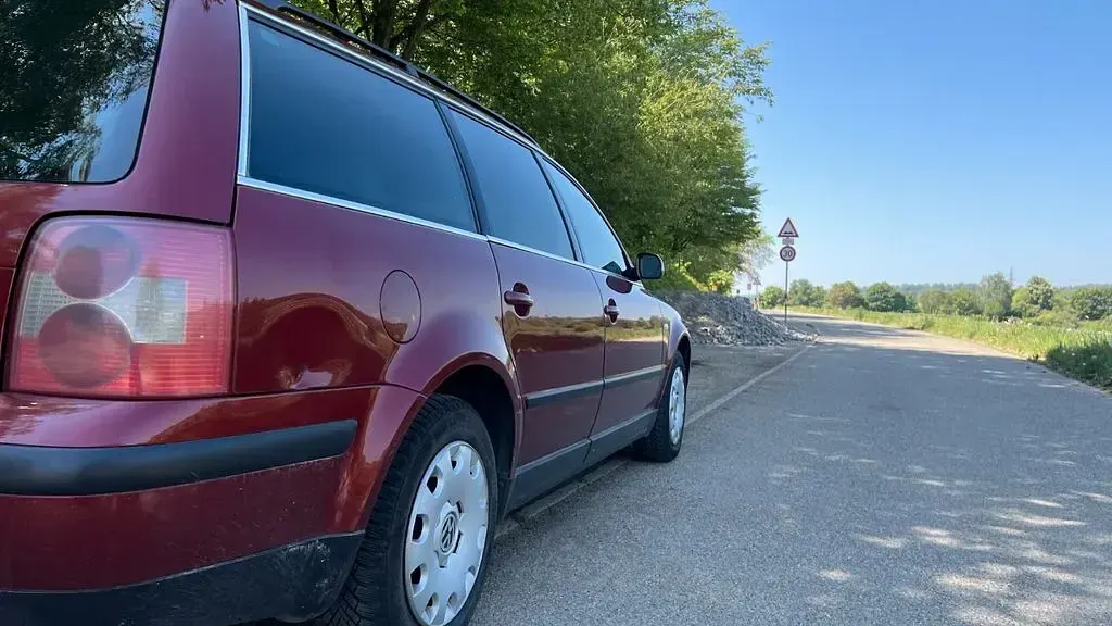 Gebraucht VW Passat 131 PS (96 kW) 2002 Rot Kombi
