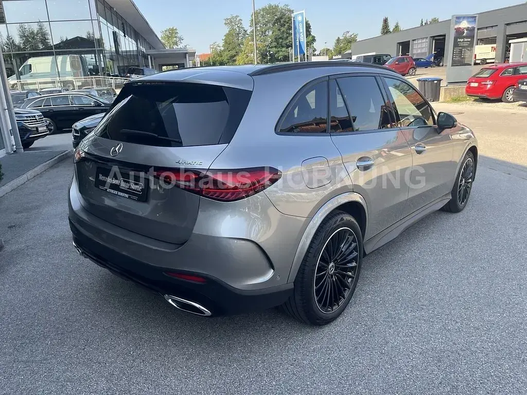 Gebraucht Mercedes GLC300 AMG line 269 PS (197 kW) 2023 Silber SUV
