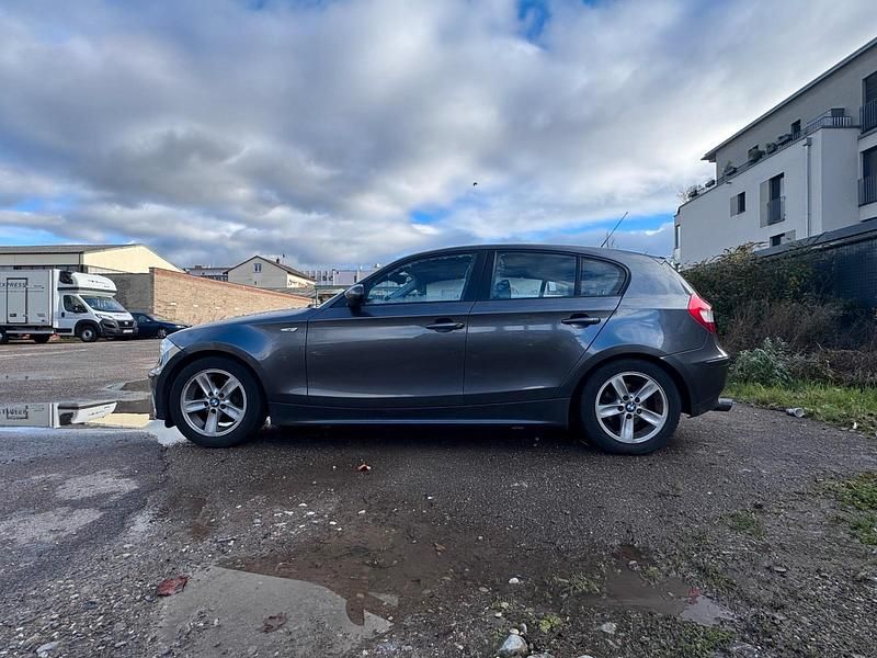 Gebraucht BMW 118 130 PS (95 kW) 2005 Grau Kleinwagen