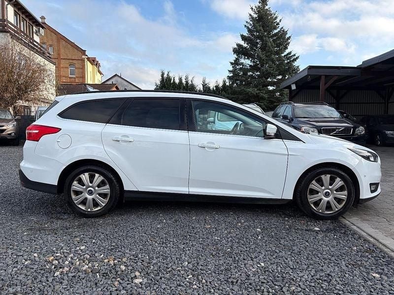 Gebraucht Ford Focus Cool & Connect 125 PS (91 kW) 2018 Weiß Limousine