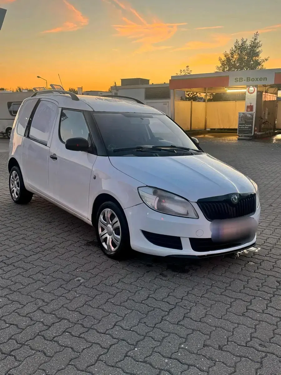 Gebraucht Skoda Roomster 75 PS (55 kW) 2010 Weiß Van / Kleinbus
