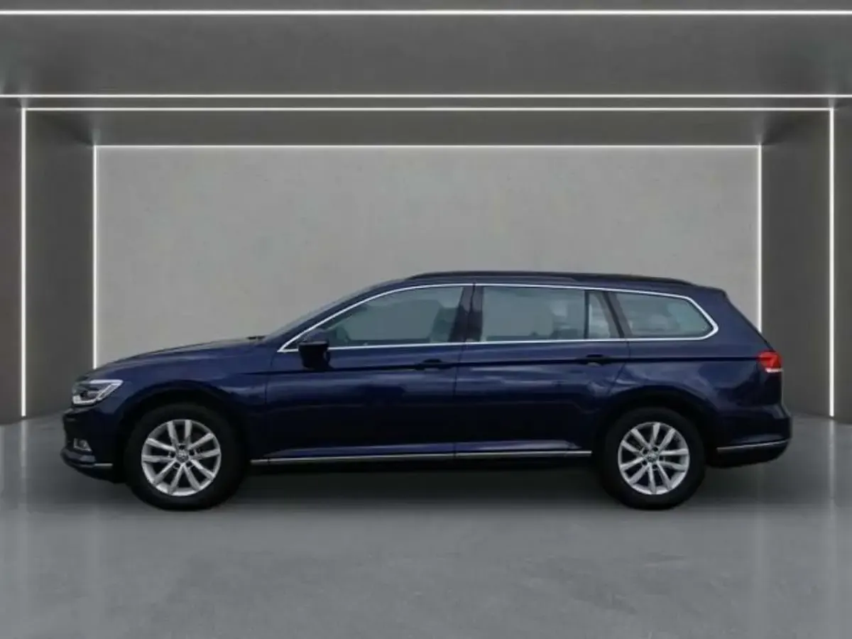 Gebraucht VW Passat Comfortline 190 PS (139 kW) 2017 Blau Kombi