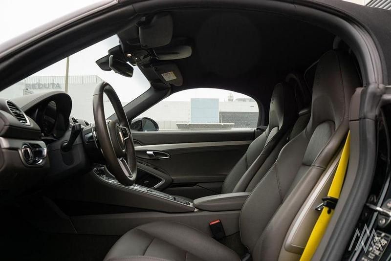 Gebraucht Porsche Boxster 299 PS (219 kW) 2023 Schwarz Cabrio