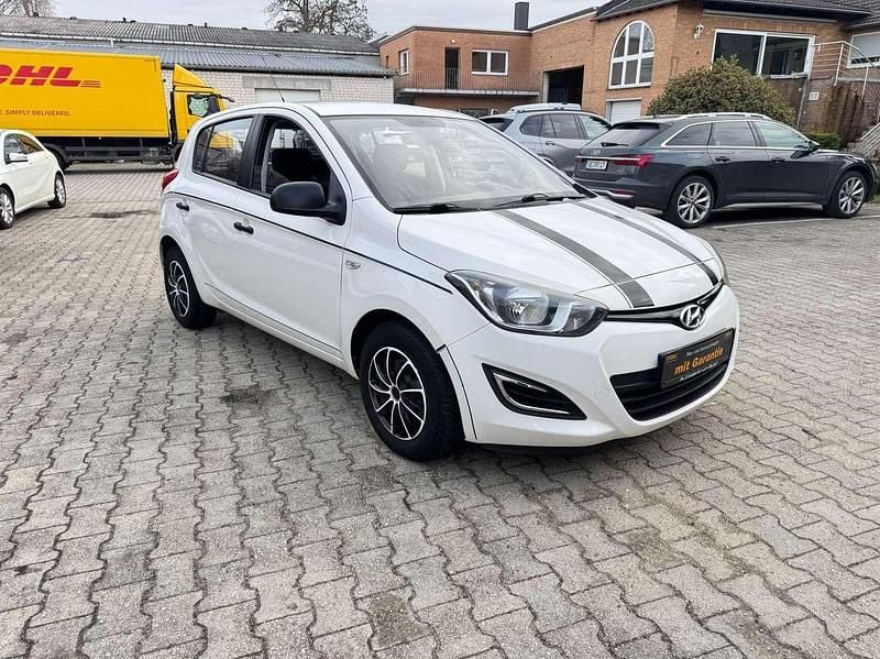 Coral white / sol Gebraucht 2013 Hyundai i20 Edition Kleinwagen | 2.950 € (Guter Preis) - Bild 1/4