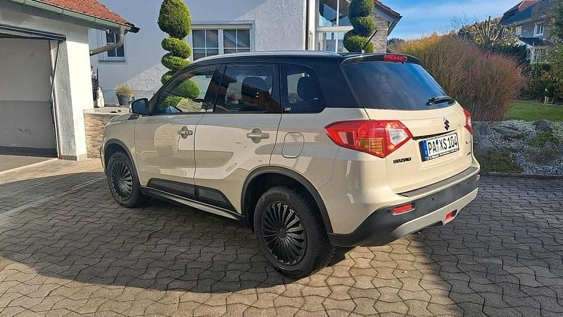 Gebraucht Suzuki Vitara 140 PS (102 kW) 2017 Beige SUV