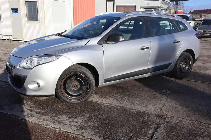 Platingrau Gebraucht 2012 Renault Mégane GrandTour Kombi | 3.999 € (Fairer Preis) - Bild 1/4