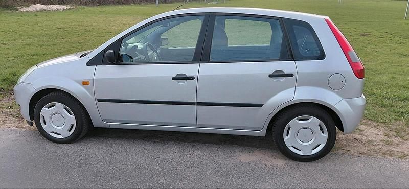 Gebraucht Ford Fiesta 80 PS (58 kW) 2005 Silber Kleinwagen