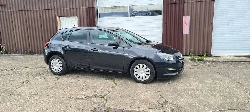 Gebraucht Opel Astra Energy 140 PS (102 kW) 2014 Schwarz Limousine