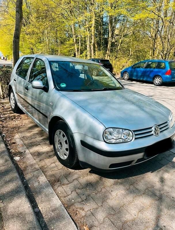 Silber Gebraucht 2000 VW Golf IV Kombi | 2.750 € (Etwas zu teuer) - Bild 1/4
