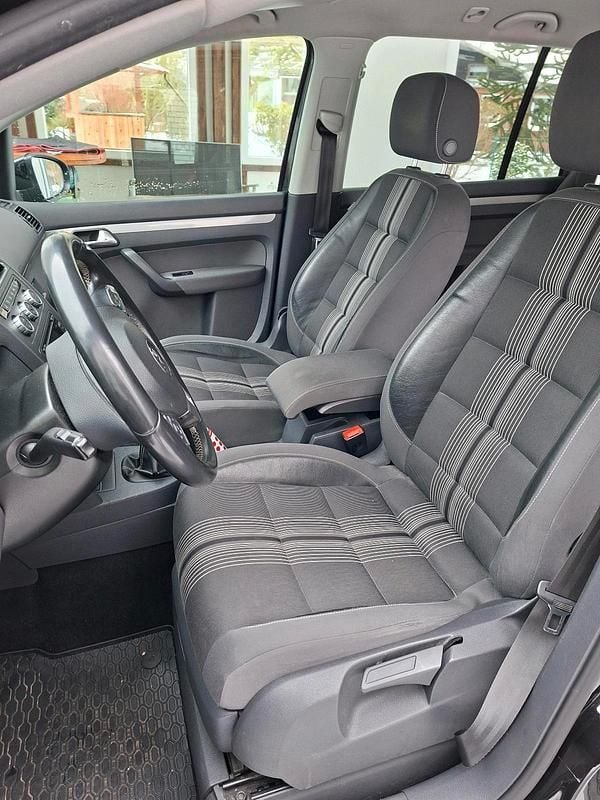 Gebraucht VW Touran 140 PS (102 kW) 2013 Schwarz Van / Kleinbus