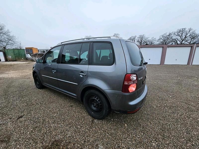 Gebraucht VW Touran 140 PS (102 kW) 2007 Grau Van / Kleinbus