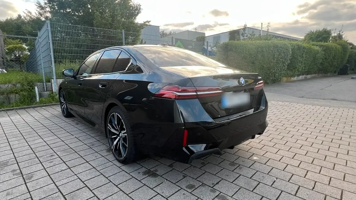 Gebraucht BMW 520 M Sport 197 PS (144 kW) 2024 Schwarz Limousine