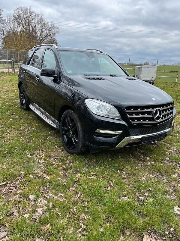 Gebraucht Mercedes ML350 258 PS (189 kW) 2011 Schwarz SUV