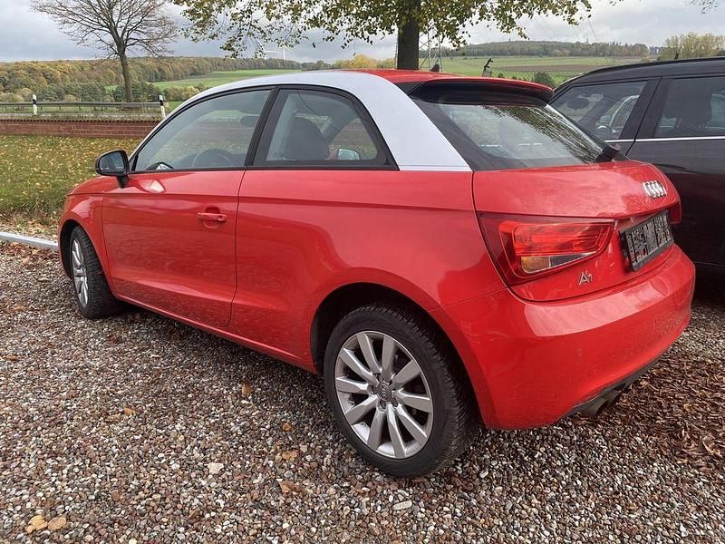 Gebraucht Audi A1 Attraction 122 PS (89 kW) 2011 Misanorot perleffekt Kleinwagen
