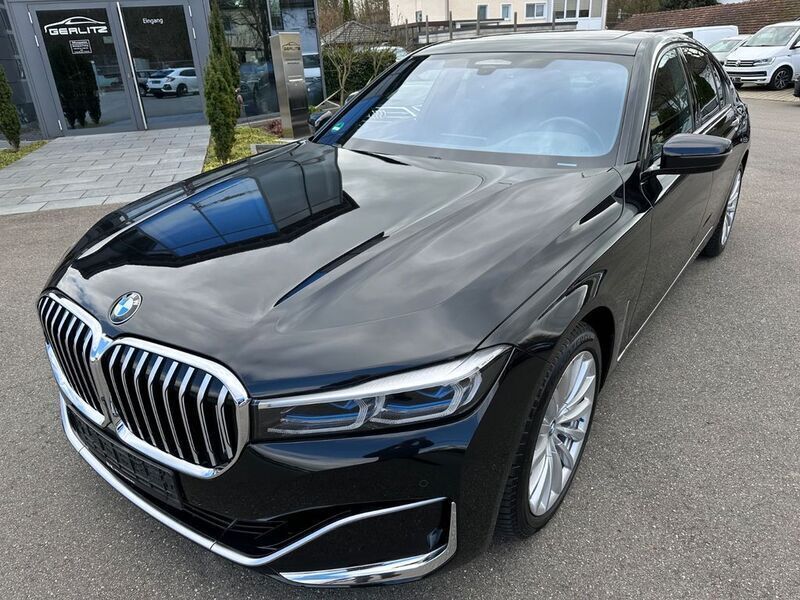 Black sapphire metallic Gebraucht 2021 BMW 730 Limousine | 54.500 € (Fairer Preis) - Bild 1/4