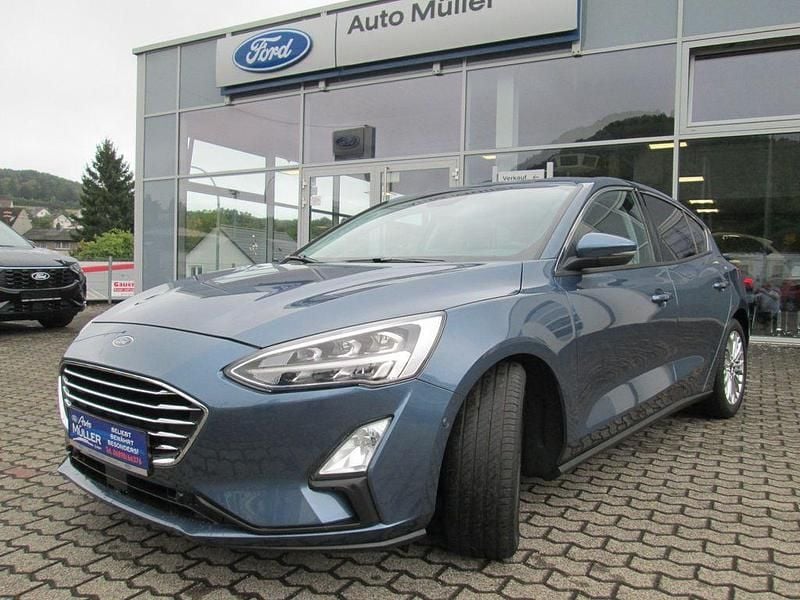 Blau Gebraucht 2019 Ford Focus Titanium Limousine | 15.600 € (Fairer Preis) - Bild 1/4