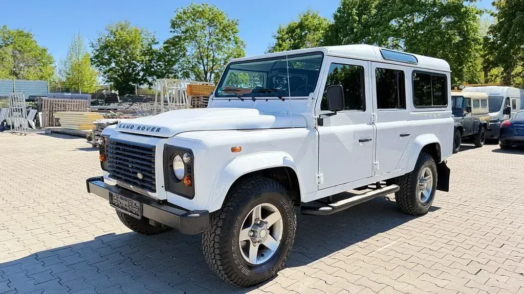 Gebraucht Land Rover Defender 122 PS (89 kW) 2012 Weiß Kombi
