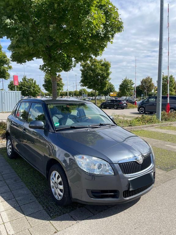 Grau Gebraucht 2008 Skoda Fabia Limousine | 2.150 € (Fairer Preis) - Bild 1/4