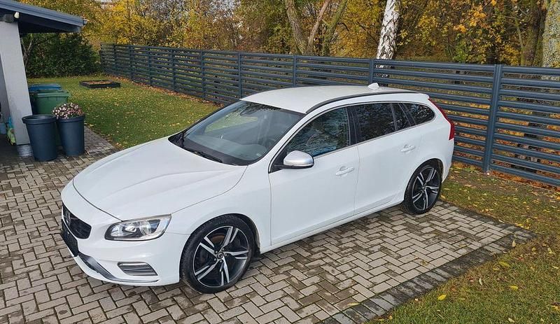 Weiß Gebraucht 2014 Volvo V60 R-Design Kombi | 7.400 € (Guter Preis) - Bild 1/4