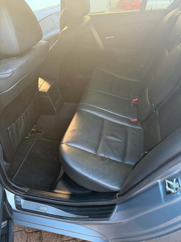 Gebraucht BMW 530 245 PS (180 kW) 2005 Silber Limousine