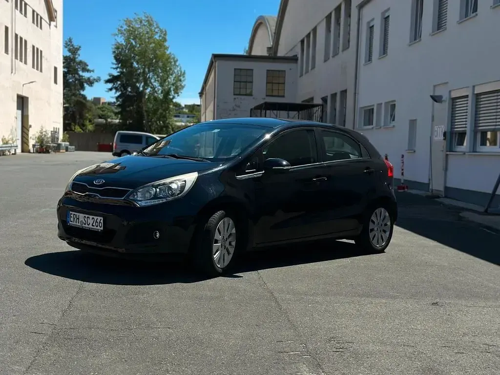 Gebraucht Kia Rio Spirit 109 PS (80 kW) 2011 Schwarz Limousine