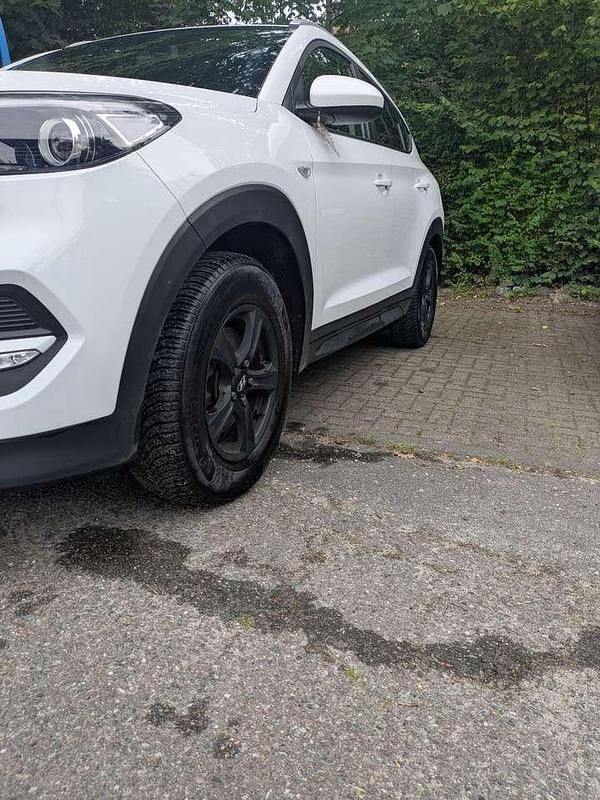 Weiß Gebraucht 2018 Hyundai Tucson Classic SUV | 13.600 € (Fairer Preis) - Bild 1/3
