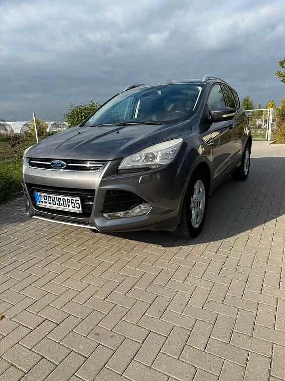 Grau Gebraucht 2013 Ford Kuga Titanium SUV | 9.800 € (Guter Preis) - Bild 1/4