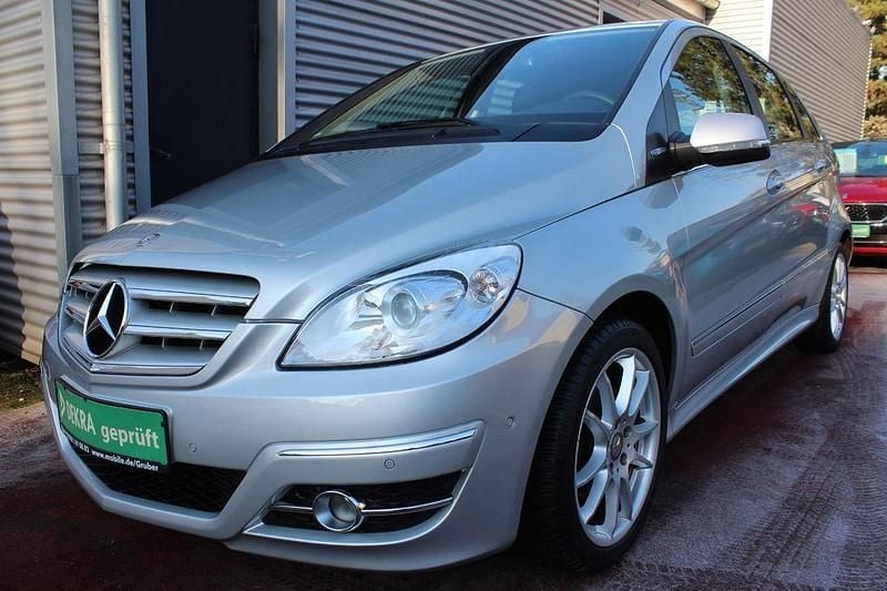 Silber Gebraucht 2011 Mercedes B160 Sport Van / Kleinbus | 8.888 € (Etwas zu teuer) - Bild 1/4