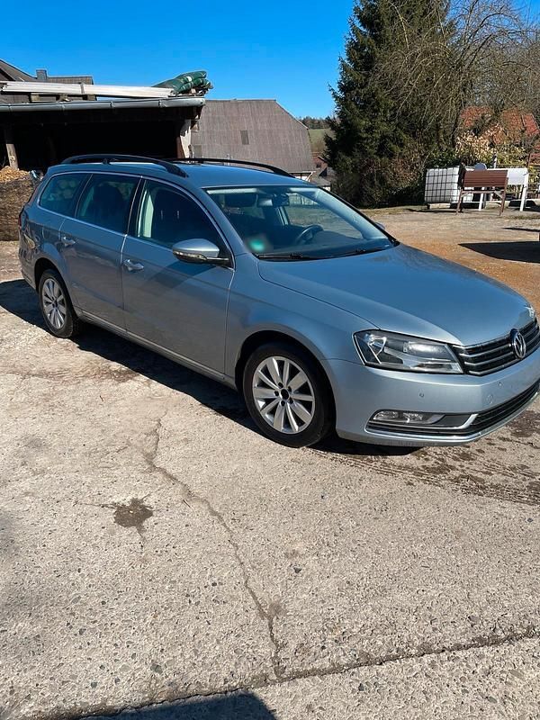 Gebraucht VW Passat 140 PS (102 kW) 2011 Kombi