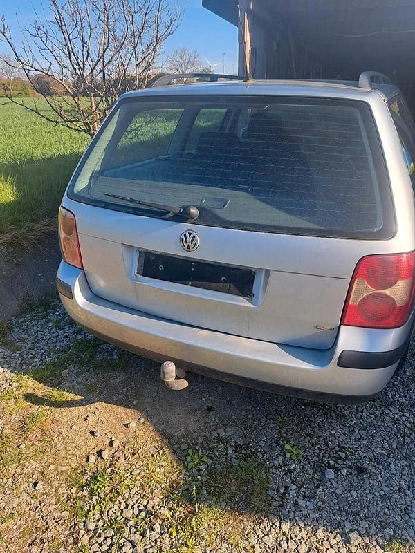 Używany VW Passat 102 KM (75 kW) 2002 Niebieski Kombi