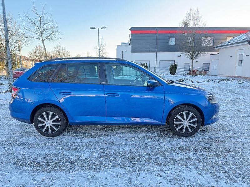 Gebraucht Skoda Fabia 105 PS (77 kW) 2017 Blau Kombi