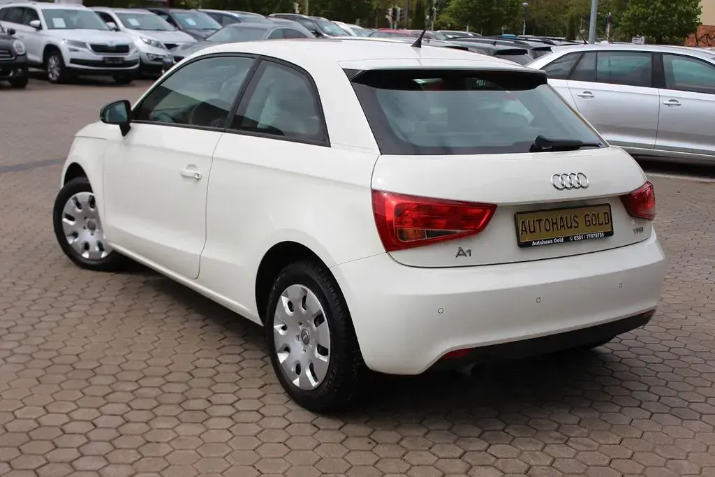 Gebraucht Audi A1 Attraction 86 PS (63 kW) 2011 Weiß Kleinwagen