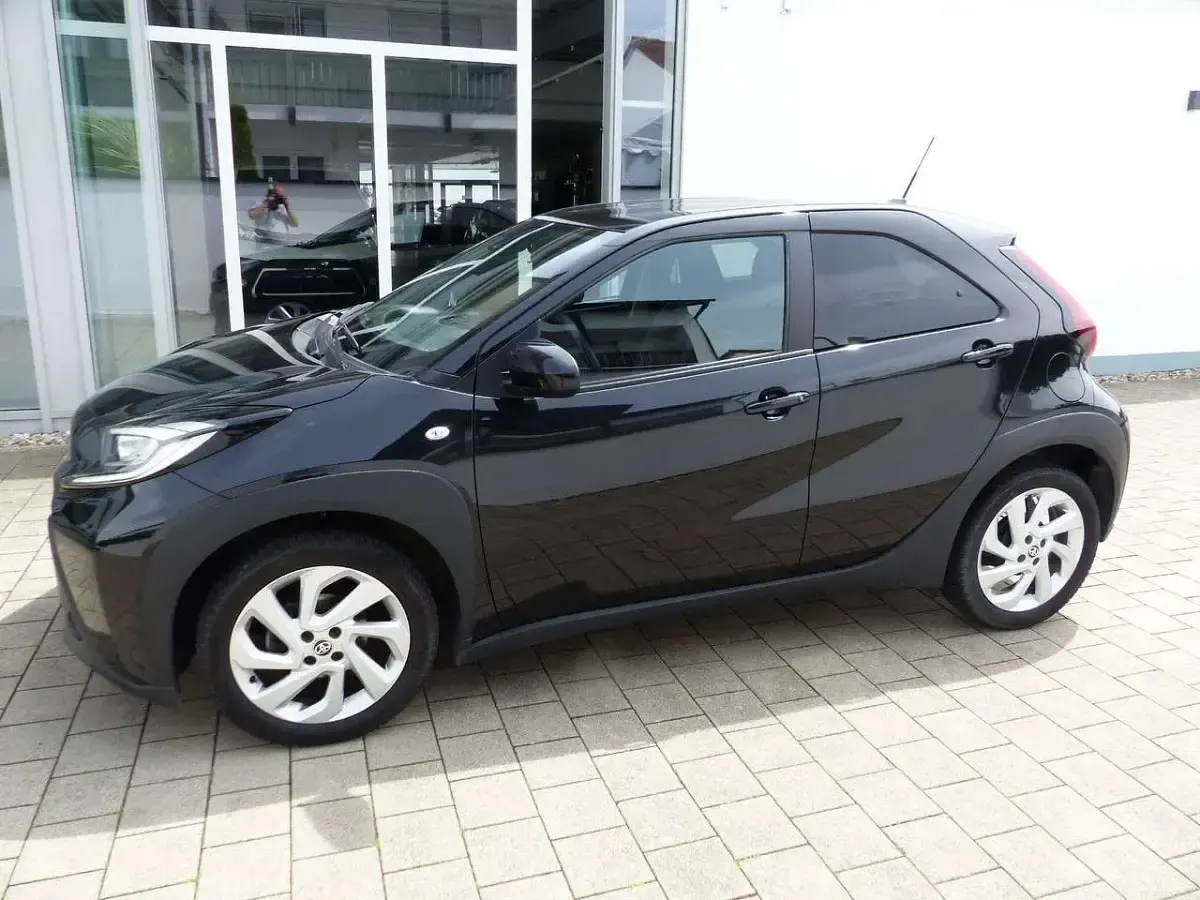 Gebraucht Toyota Aygo X Play 72 PS (52 kW) 2023 Schwarz SUV